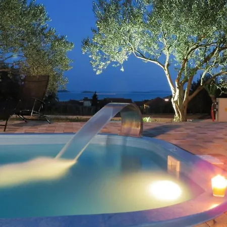 Enticing Mobile In Pako Tane With Swimming Pool Casa vacanze *