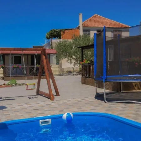 Enticing Mobile In Pako Tane With Swimming Pool * Pakoštane